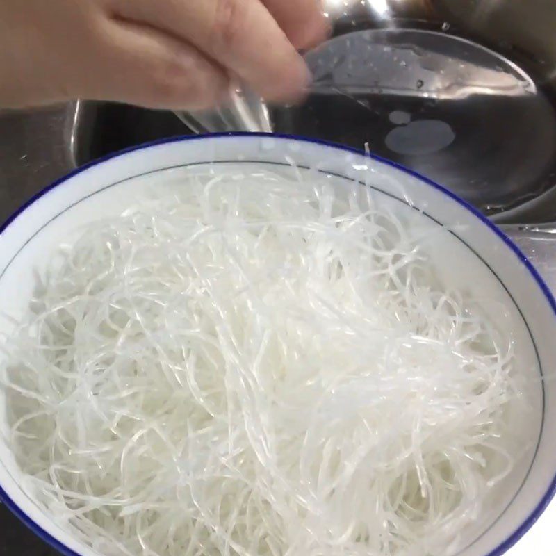 Step 2 Prepare other ingredients Steamed flatfish with vermicelli