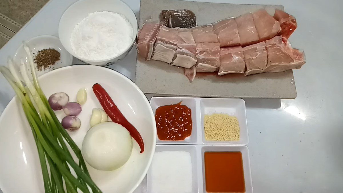 Ingredients for fried stingray with fish sauce