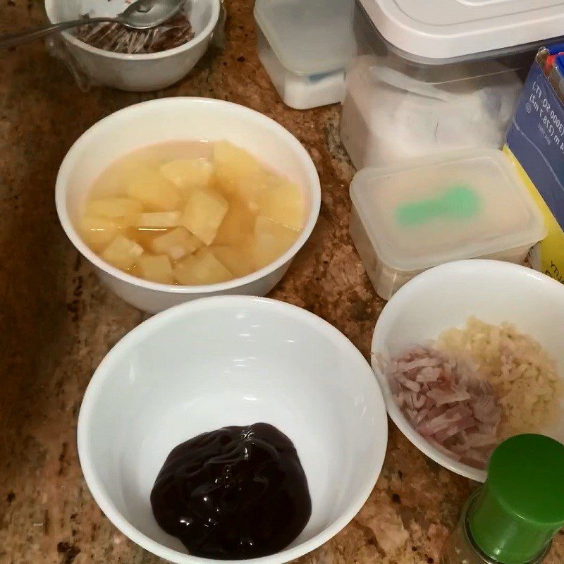 Step 4 Make the sauce Salmon cooked with pineapple