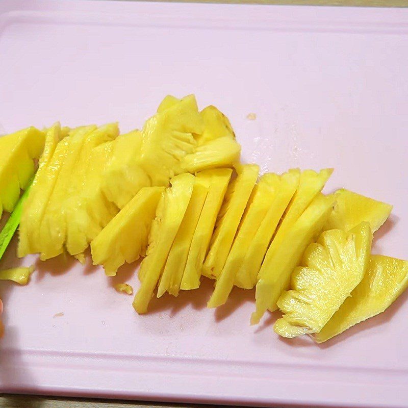 Step 2 Prepare other ingredients Salmon stew with pineapple