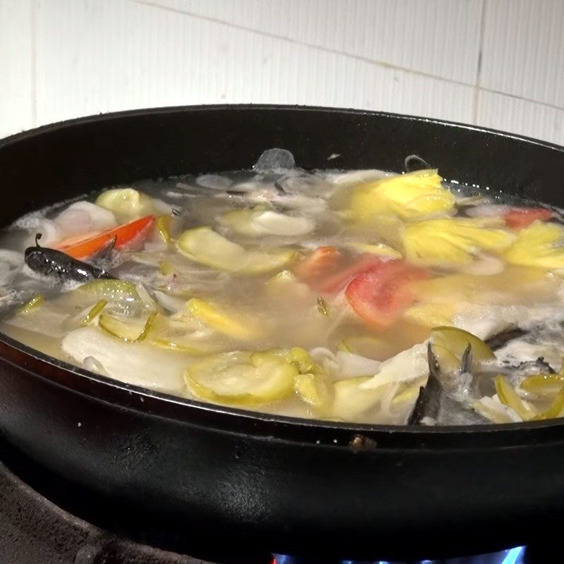 Step 4 Cooking the soup Sour fish soup with sour bamboo shoots
