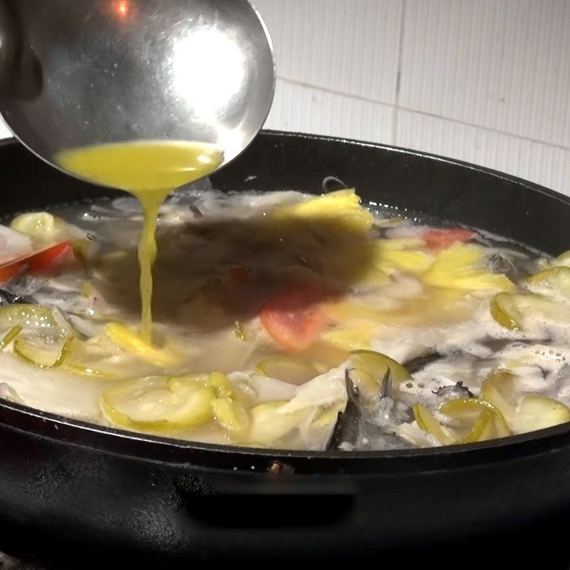 Step 4 Cooking the soup Sour fish soup with sour bamboo shoots