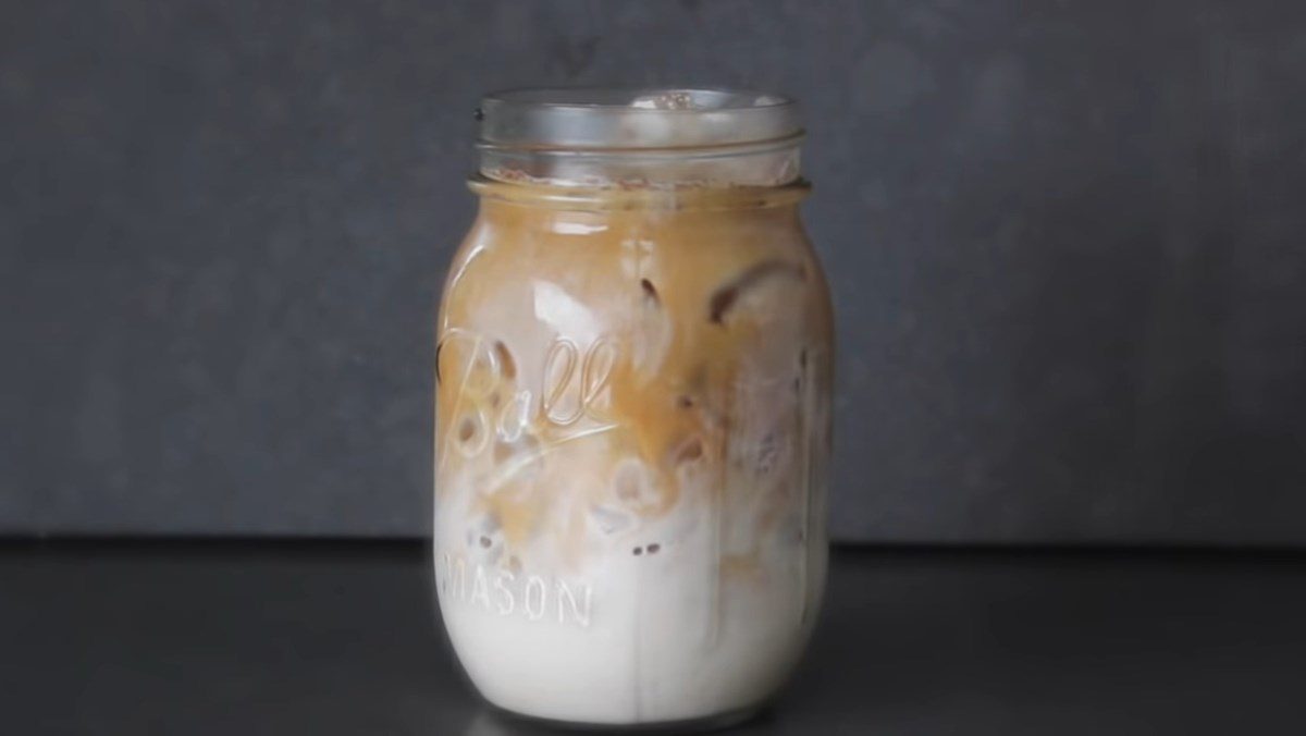 2 Easy Ways to Make Delicious and Drinkable Fresh Milk Coffee at Home 13 Almond Fresh Milk Coffee
