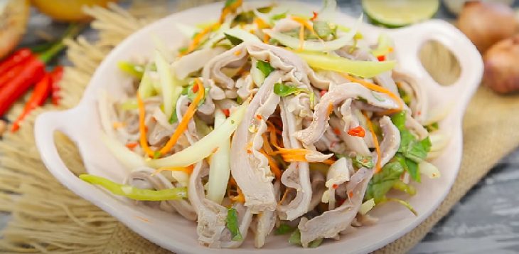 Step 5 Final product Starfruit salad with pig's stomach - pork stomach salad
