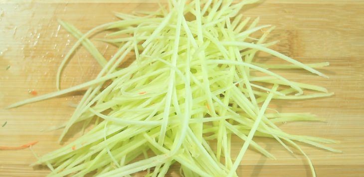 Step 1 Prepare the ingredients for Mango Salad with Pig Skin