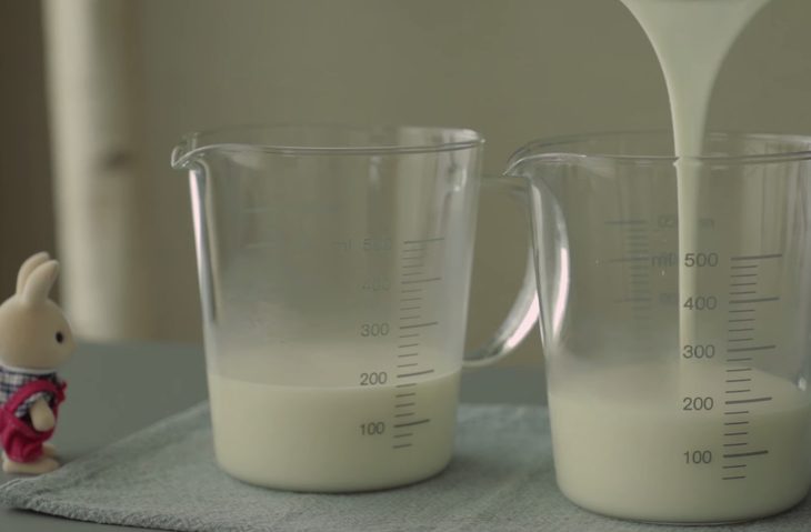 Step 1 Stir the milk for Chocolate Pudding