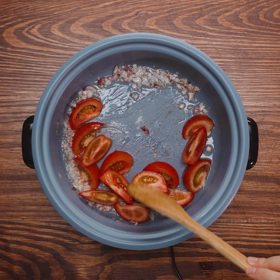 Step 3 Cooking crab hotpot