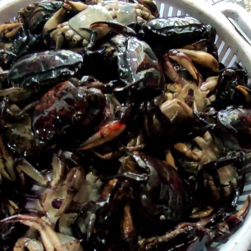 Step 4 Separate the crabs Crab fish sauce