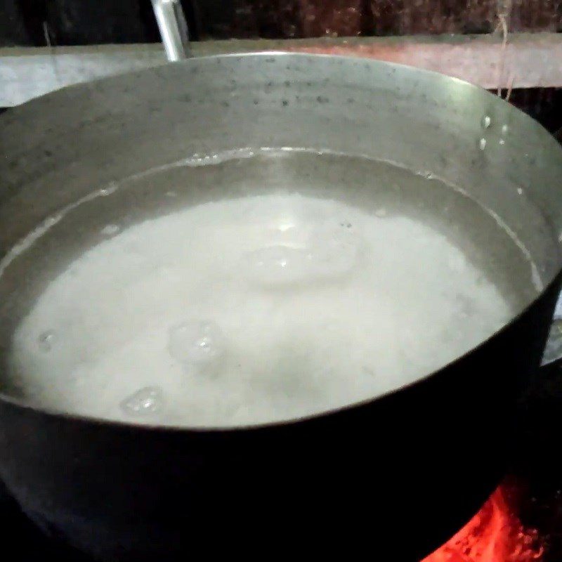 Step 2 Boil the saltwater for Fermented Mud Crab