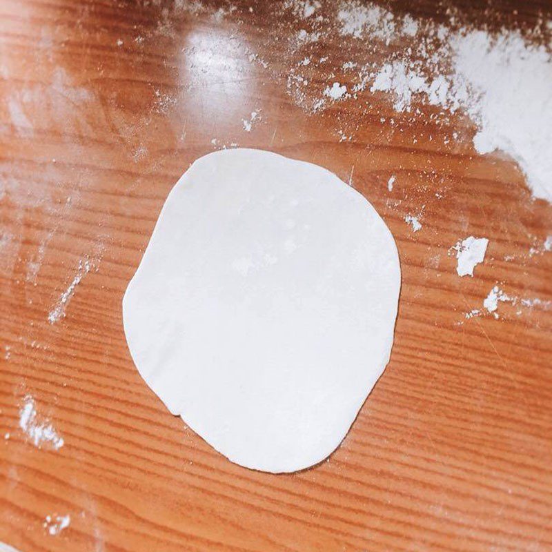 Step 4 Rolling the dough for the spring roll wrapper - crispy wrapper