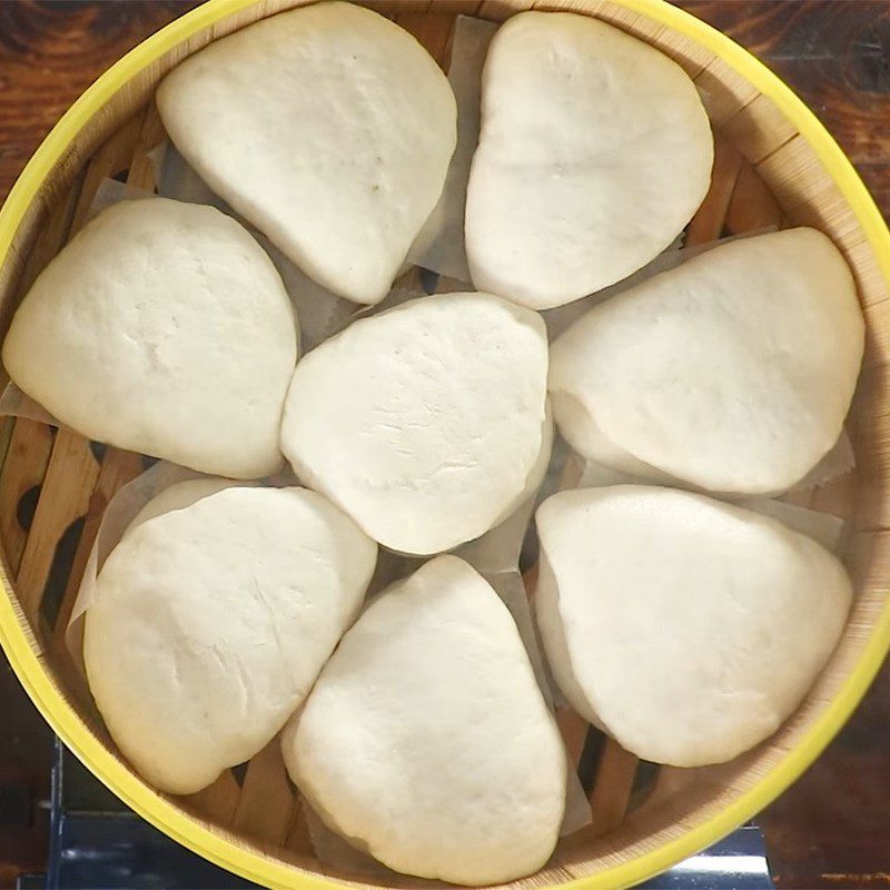 Step 2 Rolling the dough and steaming the cake Taiwanese meat bun