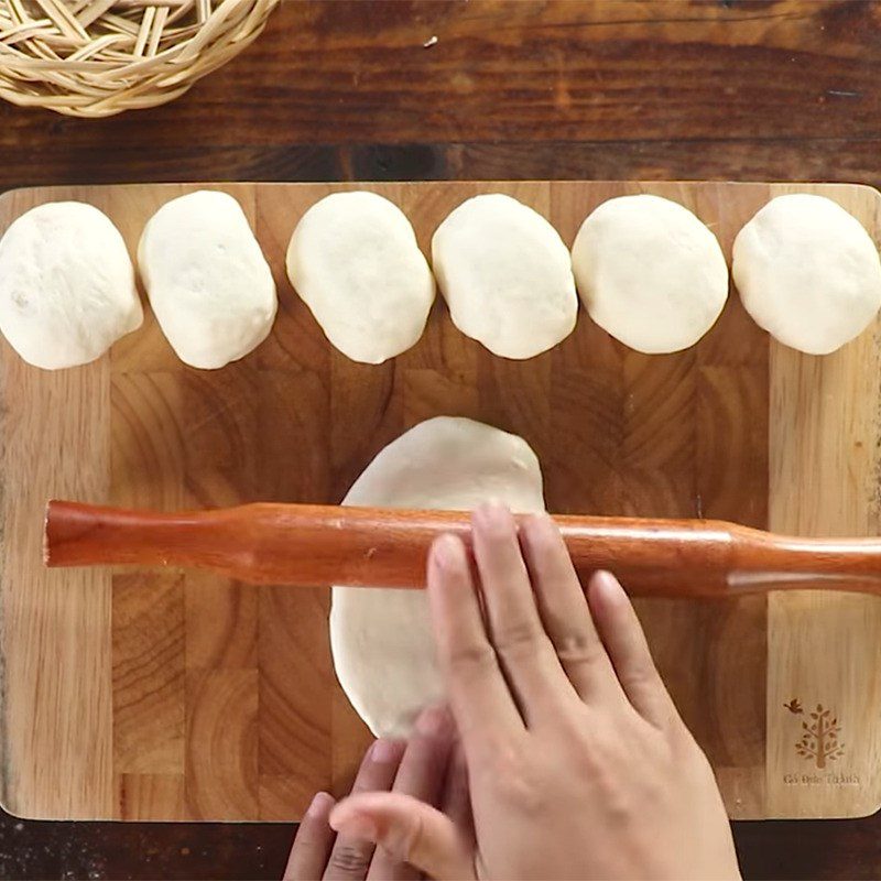 Step 2 Rolling the dough and steaming the cake Taiwanese meat bun