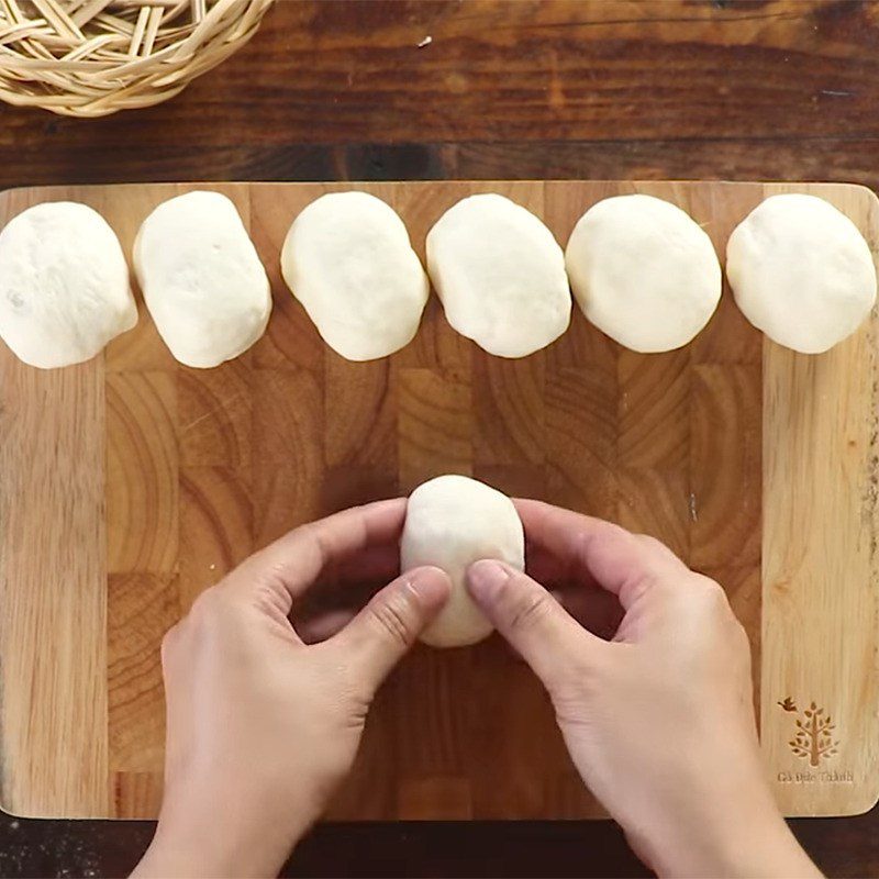 Step 2 Rolling the dough and steaming the cake Taiwanese meat bun