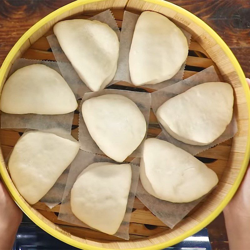 Step 2 Rolling the dough and steaming the cake Taiwanese meat bun