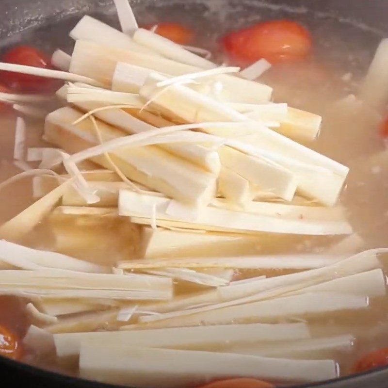 Step 4 Cooking soup Sour soup with shrimp and coconut heart