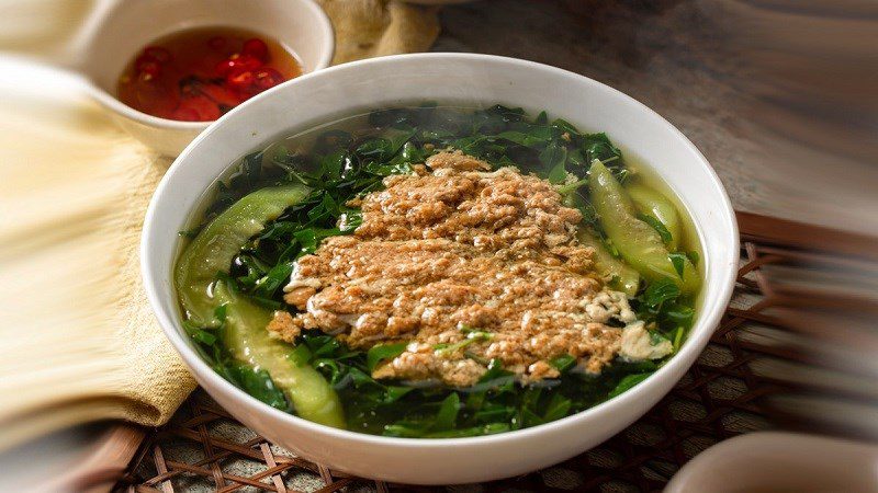 Mallow soup with crab