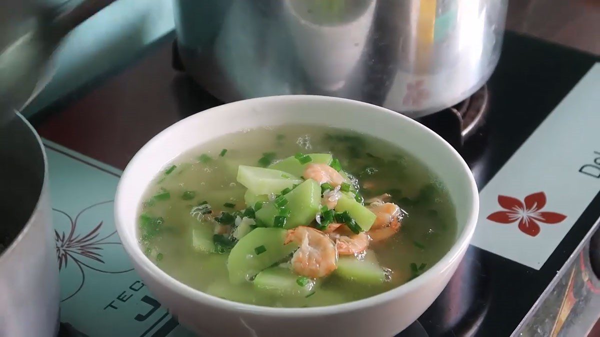 Fresh Shrimp and Chayote Soup