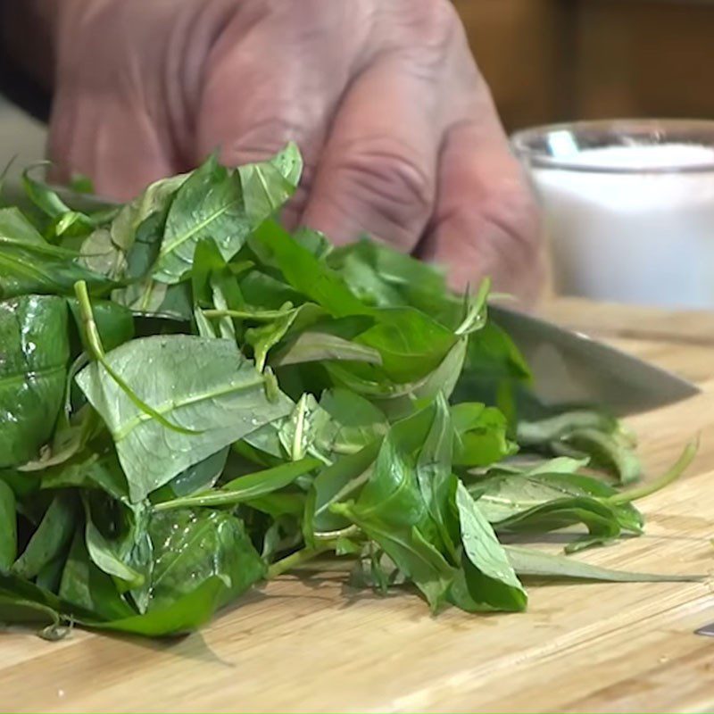 Step 3 Prepare other ingredients for Beef Soup with Vietnamese Rice Paddy Herb
