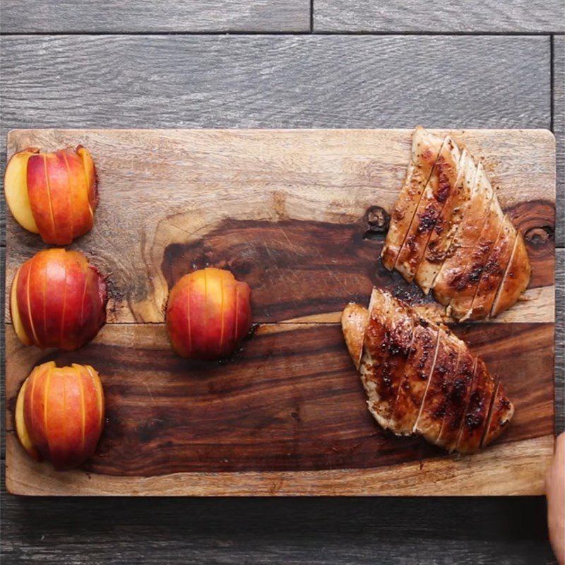 Step 5 Slice the ingredients Grilled peach salad