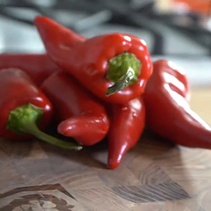 Step 1 Slice peppers for Spicy Peach Salad
