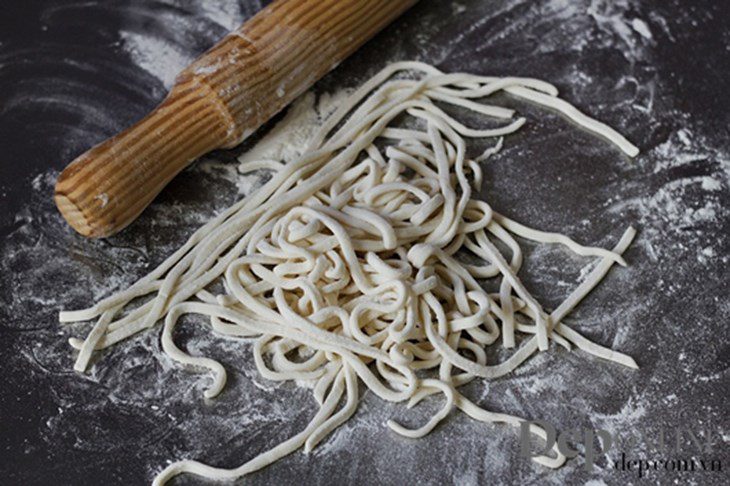 Step 2 Cut the noodles Udon noodles