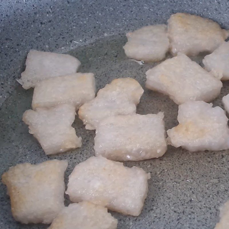 Step 4 Cut and fry the cake Fried dough with mung bean and fried egg