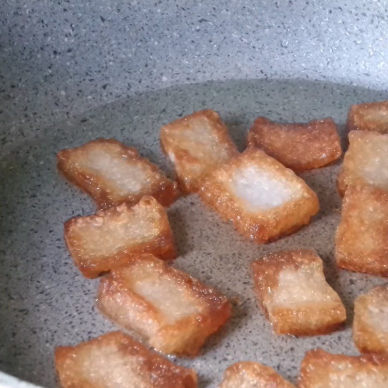 Step 4 Cut and fry the cake Fried dough with mung bean and fried egg