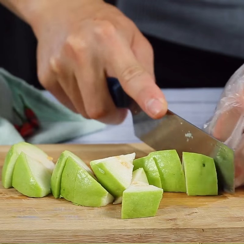 Step 1 Cut mango, guava, sour fruits Sour fruits with guava and mango and dried beef