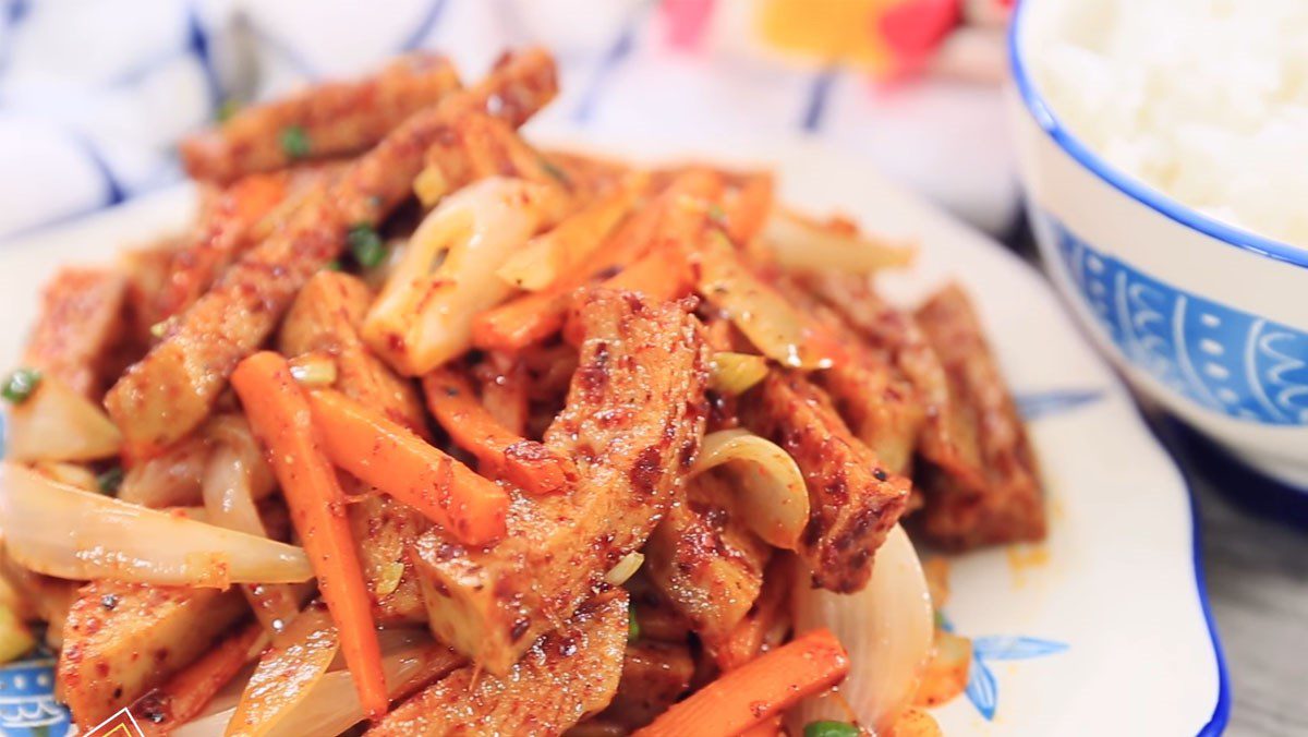 2 Ways to Make Fried Vietnamese Pork Sausage with Fish Sauce and Spicy Sauce, Perfect with Rice 19 Fried pork sausage with spicy sauce