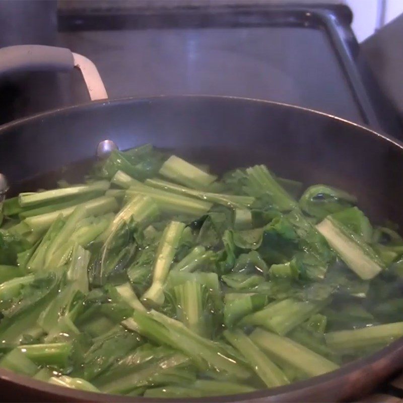 Step 2 Blanch the mustard greens for stir-fried mustard greens with garlic