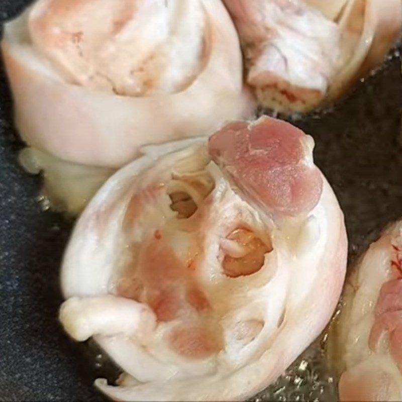 Step 2 Fry the pork hocks Fried Pork Hocks with Fish Sauce
