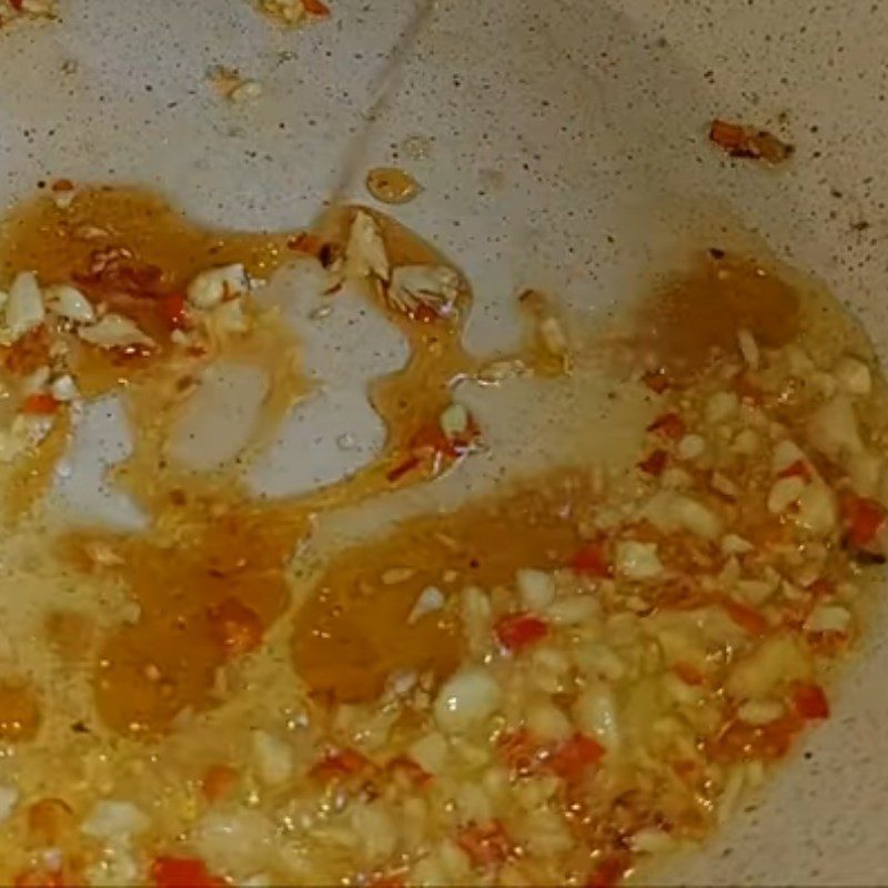 Step 3 Make fish sauce Fried pig trotters with fish sauce