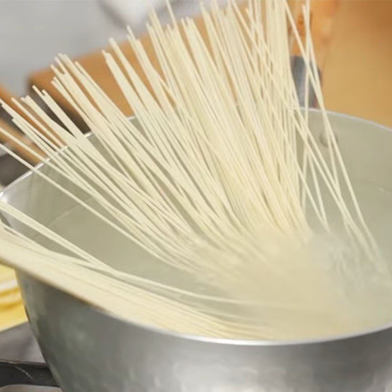Step 2 Blanch the noodles for mixed vegetable somen