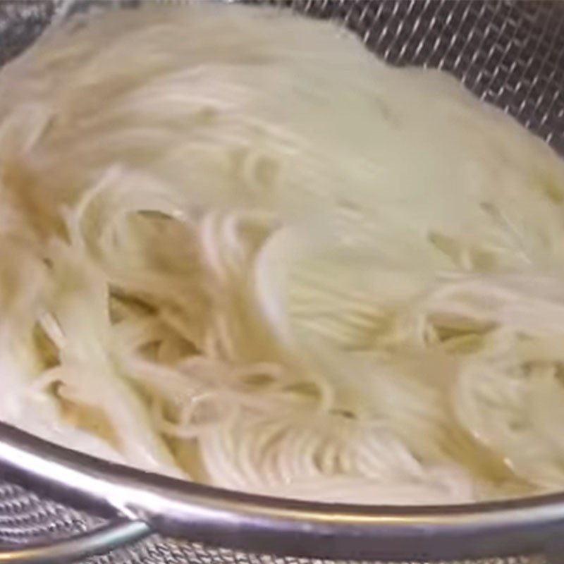 Step 4 Blanching noodles Somen noodles with mixed vegetables