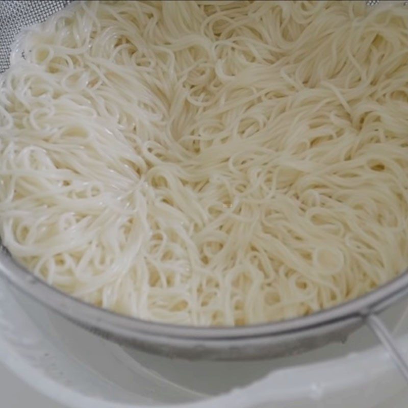 Step 3 Blanching noodles for traditional vegetable somen noodles