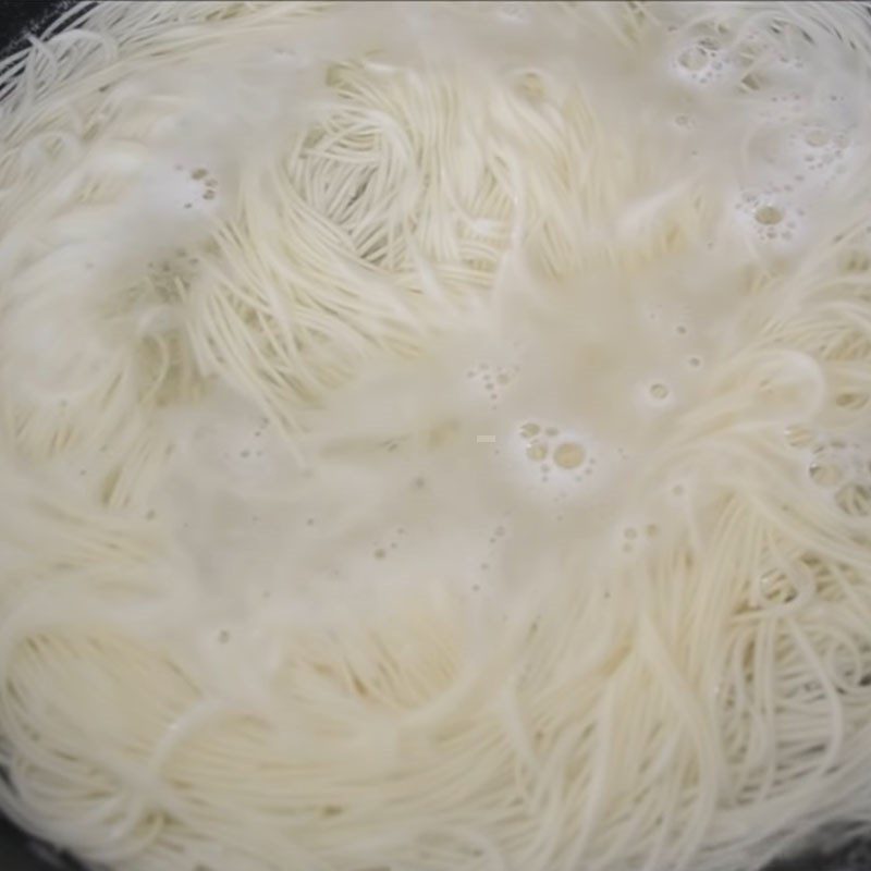 Step 3 Blanching noodles for traditional vegetable somen noodles