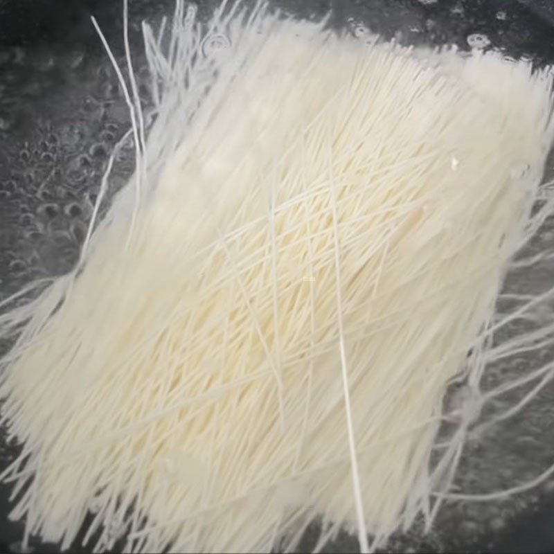 Step 3 Blanching noodles for traditional vegetable somen noodles