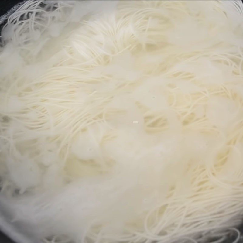 Step 3 Blanching noodles for traditional vegetable somen noodles