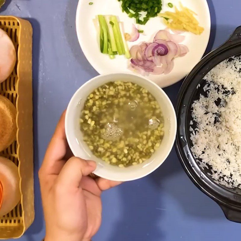 Step 2 Prepare other ingredients Black chicken porridge with mung beans