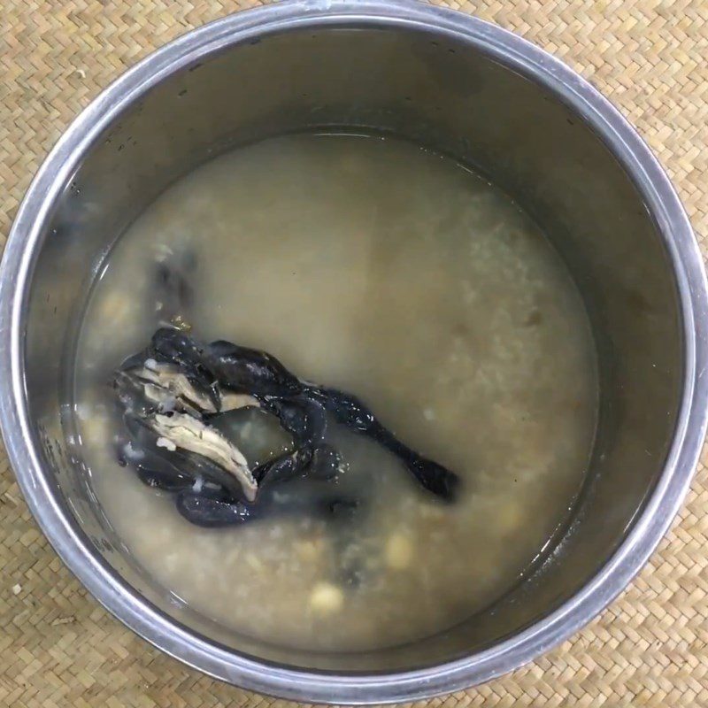 Step 3 Cooking porridge Black chicken porridge with lotus seeds