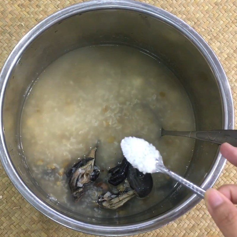 Step 3 Cooking porridge Black chicken porridge with lotus seeds