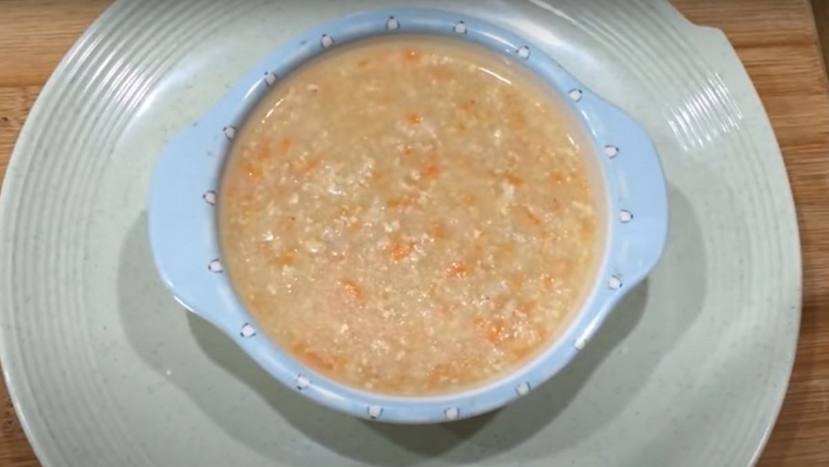 4 simple and nutritious ways to cook chicken porridge for babies 45 Chicken porridge with lotus seeds and carrots for weaning