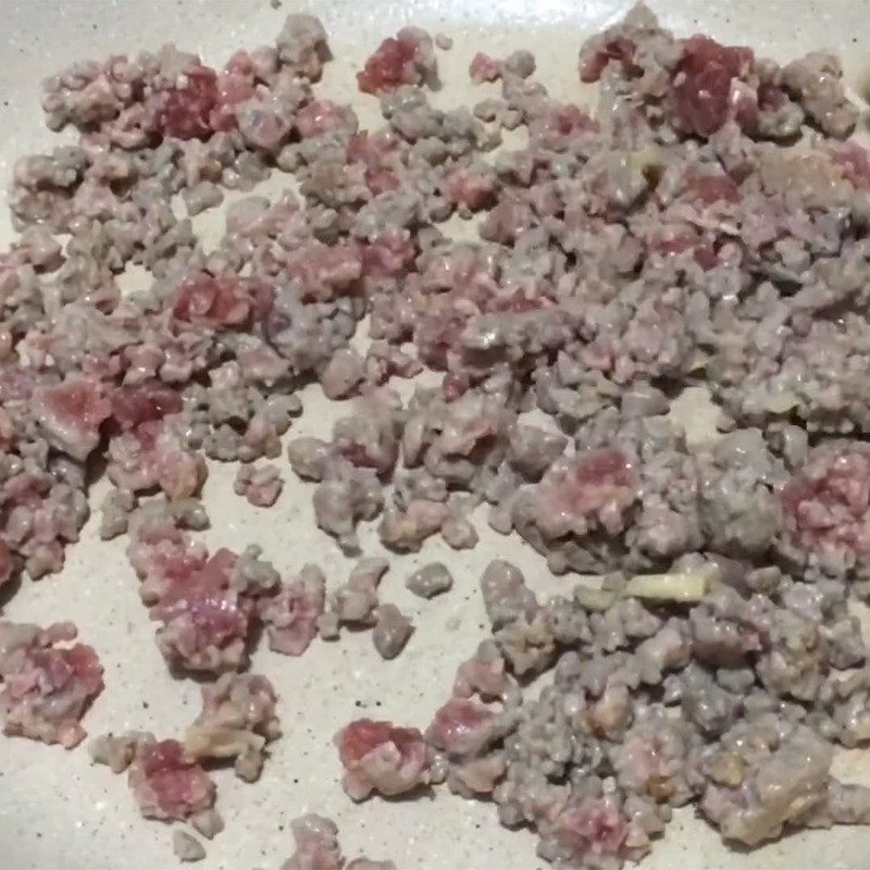 Step 6 Stir-fry the beef Salted egg porridge with lean meat