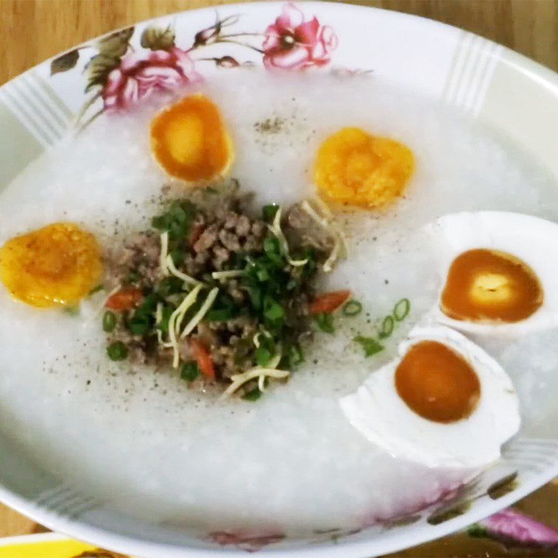 Step 8 Final product Salted egg porridge with lean meat