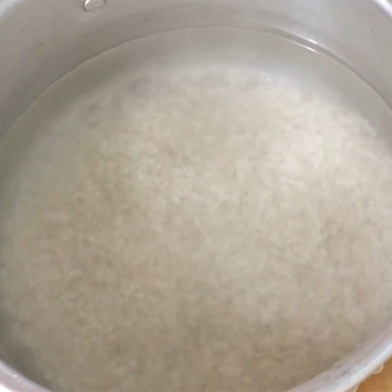 Step 5 Cook the porridge Salted egg porridge with lean meat