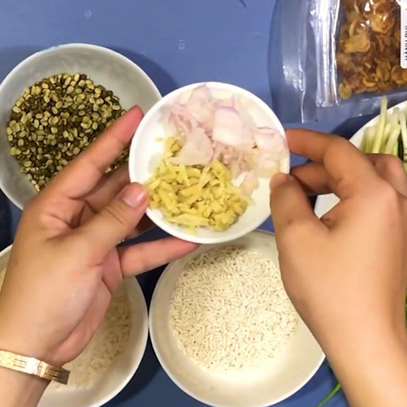 Step 2 Prepare and marinate the oysters Green Bean Oyster Porridge