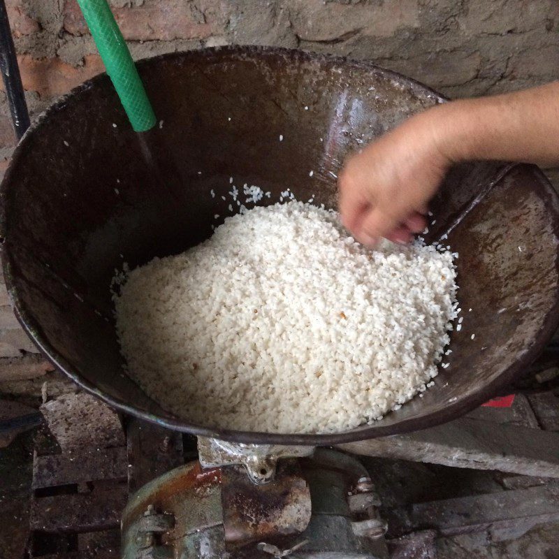 Step 1 Preparing the cake dough for Fried cake with sugar (recipe shared by a user)