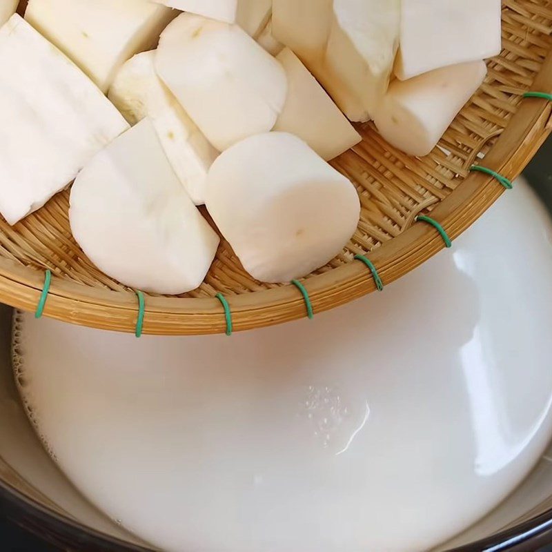 Step 3 Cook cassava with coconut milk for banana and cassava pudding