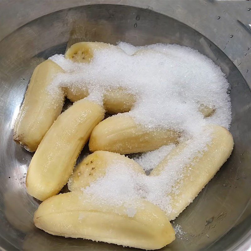 Step 2 Stir-fry bananas with sugar for Steamed Banana with Cassava Dessert