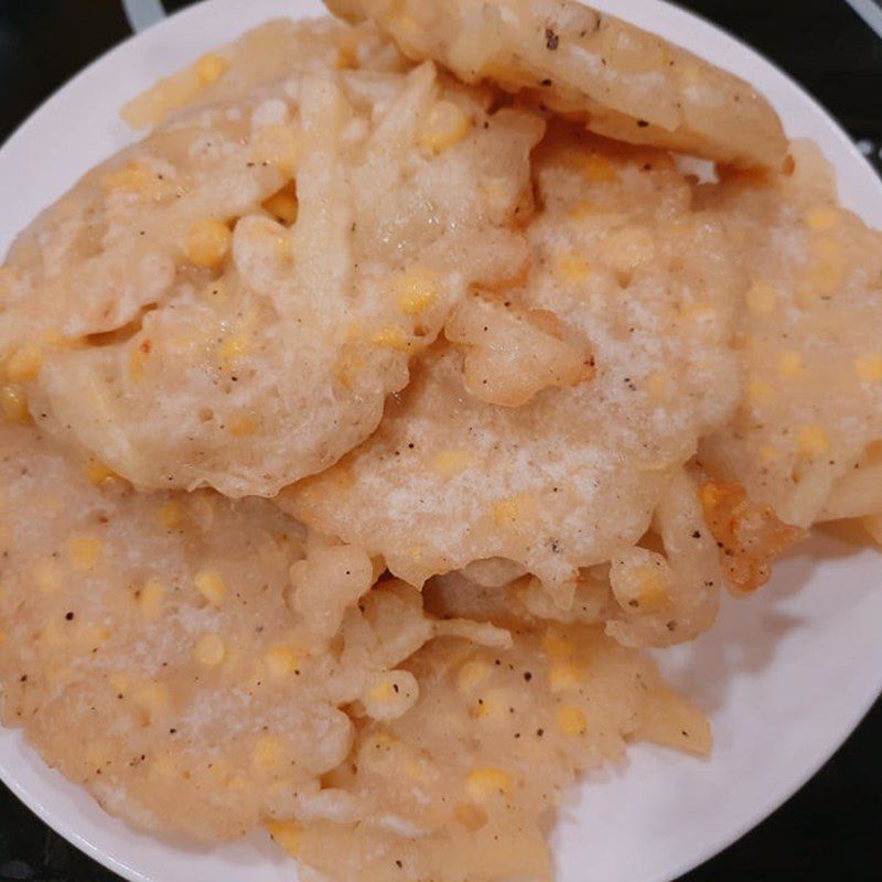 Step 3 Frying the corn potato cake
